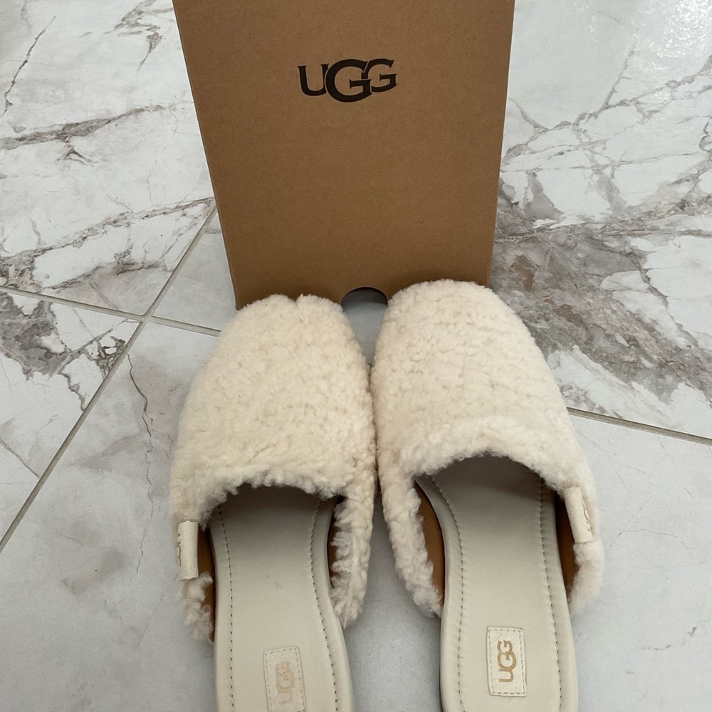 Ugg - Picture 2 of 7